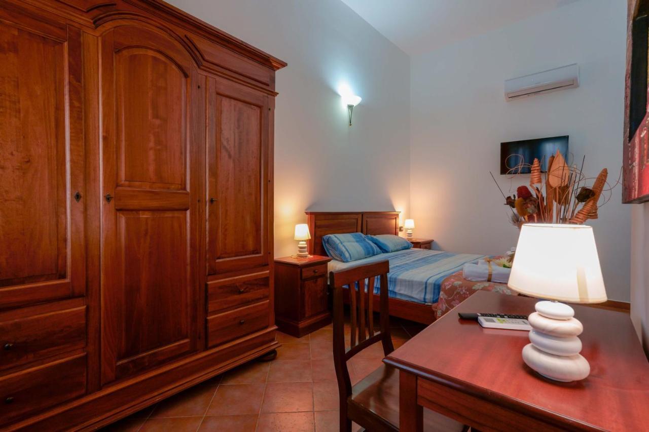 Bed And Breakfast Cairoli Exclusive Room San Pietro Vernotico Exteriér fotografie