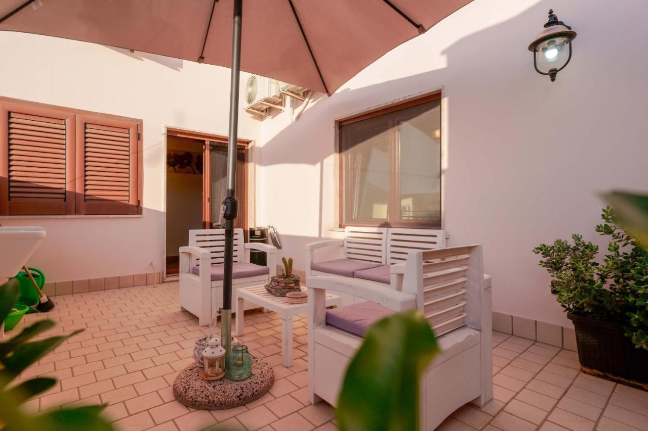 Bed And Breakfast Cairoli Exclusive Room San Pietro Vernotico Exteriér fotografie
